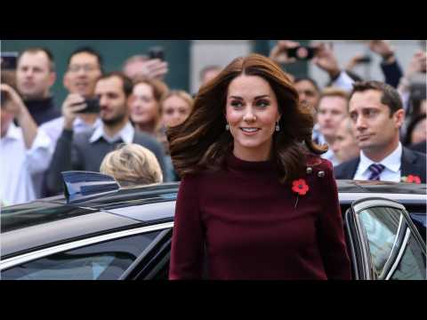 VIDEO : What Does Kate Middleton's Hairdresser Pack For A Royal Trip?