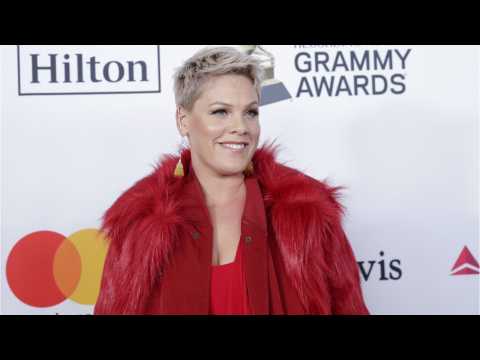 VIDEO : Pink Slams Grammy President