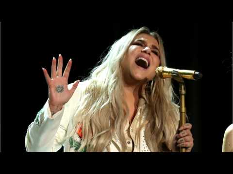 VIDEO : Grammys #MeToo Moment Is Kesha's 'Praying'