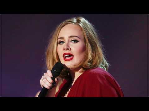 VIDEO : Adele Transforms Into Dolly Parton