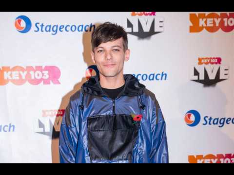 VIDEO : Louis Tomlinson discusses watching One Direction bandmates perform