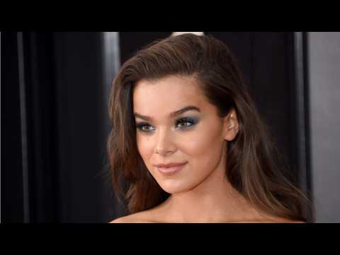 VIDEO : Hailee Steinfeld Is 'Freaking Out' About Joe Jonas And Sophie Turner's Engagement