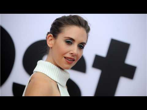 VIDEO : Alison Brie, Glenn Close Among Writers Guild Awards Presenters