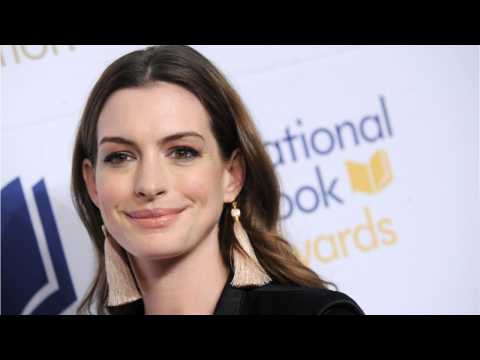 VIDEO : Anne Hathaway Reflects On Playing Catwoman