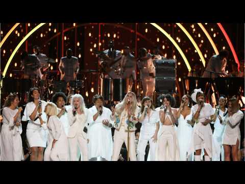VIDEO : Only One Woman Won A Solo Grammy Award At Televised Grammys