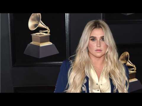 VIDEO : Kesha Sings Powerful Song Alongside Other Artists During Grammys Perfomance