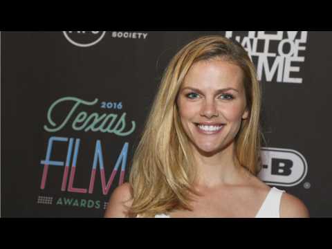 VIDEO : Brooklyn Decker Names Daughter After 70s Music And Fashion Icon