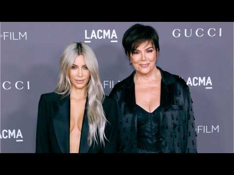 VIDEO : Kris Jenner shows off blonde hair, and people think she looks just like Kim
