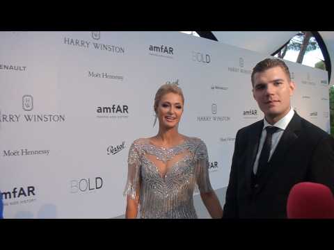 VIDEO : Paris Hilton est fiance  l'acteur Chris Zylka!