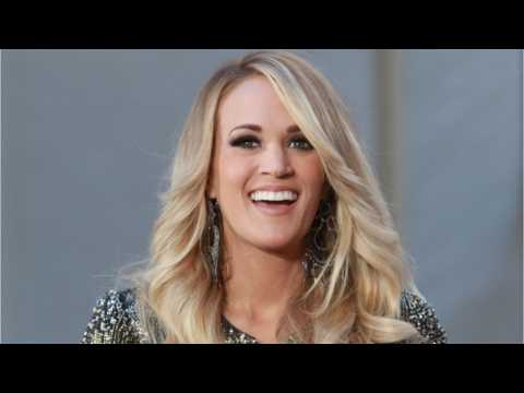VIDEO : Carrie Underwood Seen One Month After Face Injury