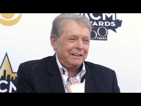 VIDEO : Country Singer Mickey Gilley And Son Injured In Car Accident