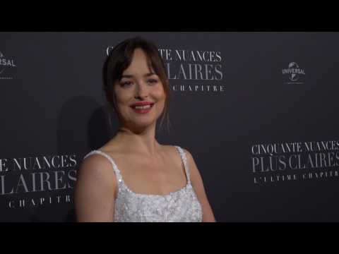 VIDEO : Dakota Johnson explains how growing up famous helped her navigate Hollywood - Exclusive Inte