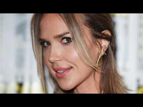 VIDEO : Arielle Kebbel's Sister Is Missing