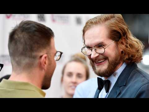 VIDEO : Hanson Follows Fuller Off Apple's 
