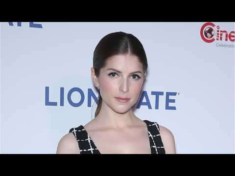 VIDEO : Anna Kendrick Obsessed With Blake Lively