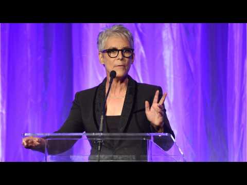 VIDEO : Jamie Lee Curtis Shares Emotional Moment With A Fan At Comic Con