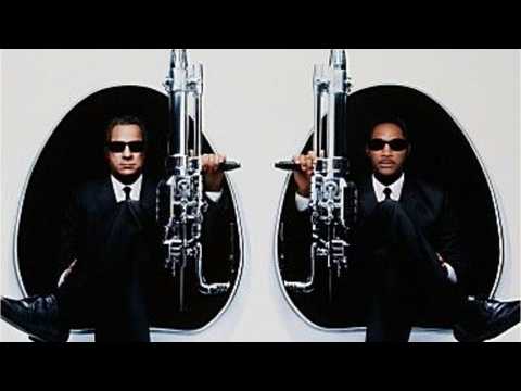 VIDEO : What Do We Know About The ?Men in Black??