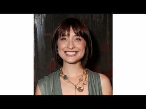 VIDEO : Smallville Star Allison Mack Faces More Charges For Sex Cult Role