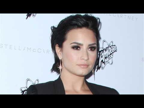 VIDEO : Celebs Send Support To Demi Lovato After Overdose