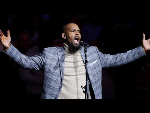 VIDEO : R. Kelly Addresses Sex Cult Allegations