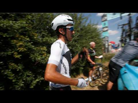 VIDEO : Tour De France Cyclist Ejected For Punching Opponent