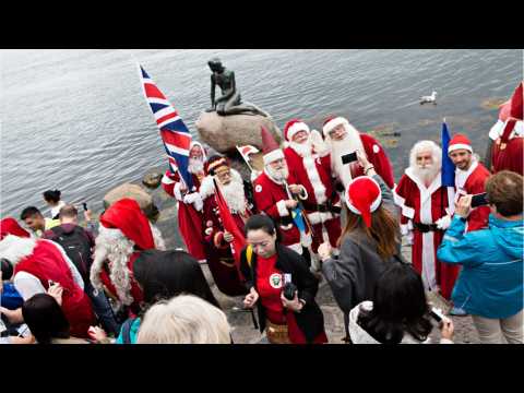 VIDEO : Santas From Around The World Convene For Annual Conference In Denmark