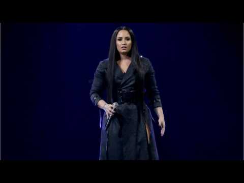 VIDEO : Celebs Send Love To Demi Lovato After Reported Overdose