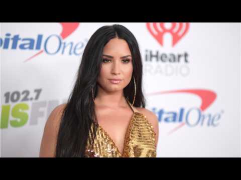 VIDEO : Outpouring Of Support For Demi Lovato After Apparent Overdose