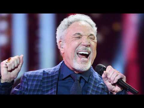 VIDEO : How To Carry Tom Jones In Your Pocket--Forever
