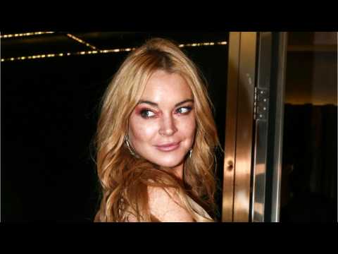 VIDEO : Lindsay Lohan Makes All Of Her Beach Club Employees Wear The Same Shoes