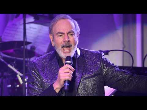 VIDEO : Neil Diamond Gives Colorado Firefighters Surprise Performance