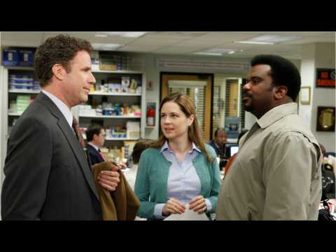 VIDEO : Toby From ?The Office? Works Out At The Gym?