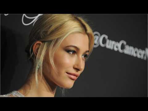 VIDEO : Hailey Baldwin Replaced Engagement Ring With Two Bands