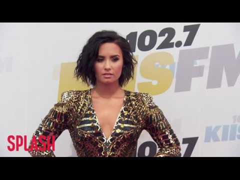 VIDEO : Demi Lovato experiencing 'complications' in hospital
