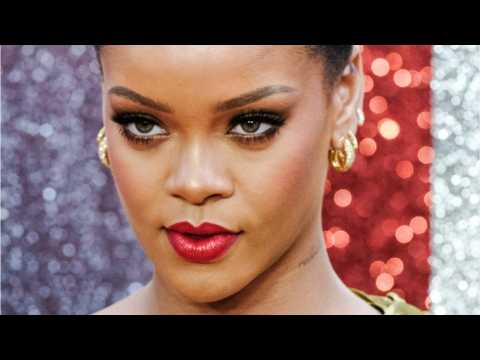 VIDEO : Rihanna Rocks Pencil Thin Brows On British Vogue Cover