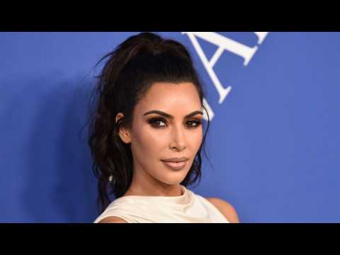 VIDEO : Kim Kardashian Wears Velvet Leggings In Summer