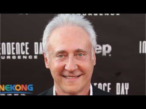 VIDEO : Actor Brent Spiner Joins Season 4 Of Supergirl