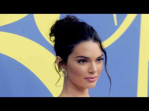 VIDEO : Kendall Jenner Rocks 3-D Flames