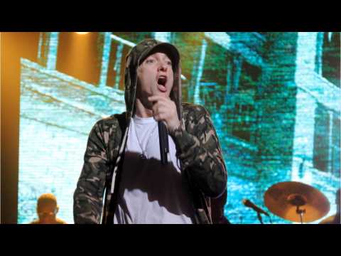 VIDEO : Eminem Tries To Outrun Internet Demons in New ?Fall? Video