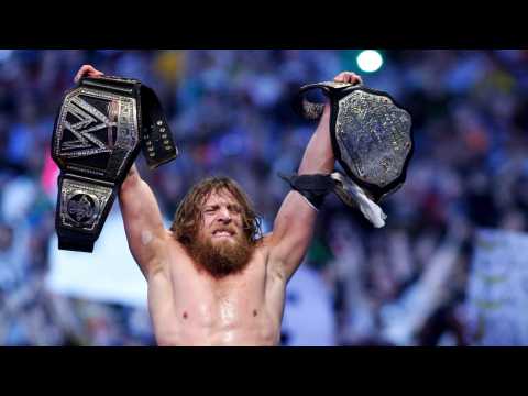 VIDEO : Daniel Bryan Signs New WWE Contract