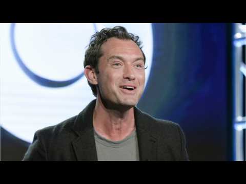 VIDEO : 'Captain Marvel's Jude Law Opens Up About Mysterious Character