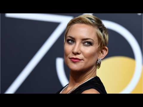 VIDEO : Kate Hudson Shows Off Her Baby Bump