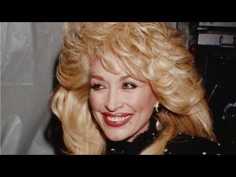 VIDEO : Dolly Parton Will Be Honored At 2019 MusiCares
