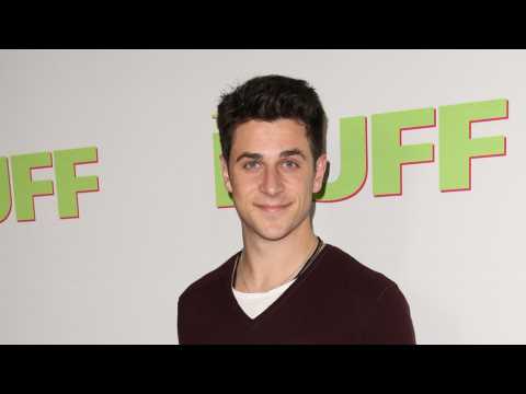 VIDEO : Actor David Henrie, Wife Maria Cahill Expecting First Child
