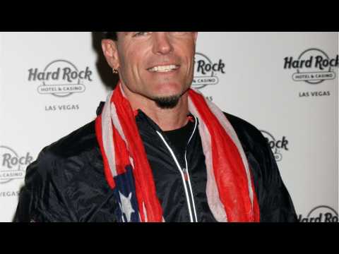 VIDEO : Vanilla Ice Was On Quarantined Plane With Sick Passengers