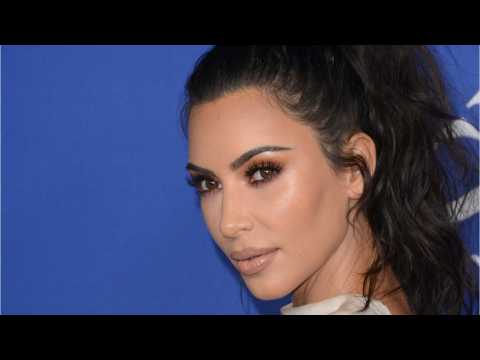VIDEO : Kim Kardashian Carried Purse Shaped Like Fries