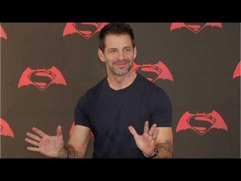 VIDEO : Zack Snyder Reveals Secret 'Batman v Superman' Cameo