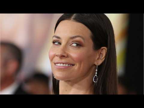 VIDEO : Evangeline Lilly Sports New Look