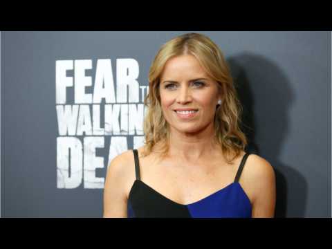 VIDEO : 'Fear The Walking Dead's Kim Dickens To Star In New Pilot For Showtime