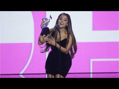 VIDEO : Ariana Grande?s ?Sweetener? Opens at Number One